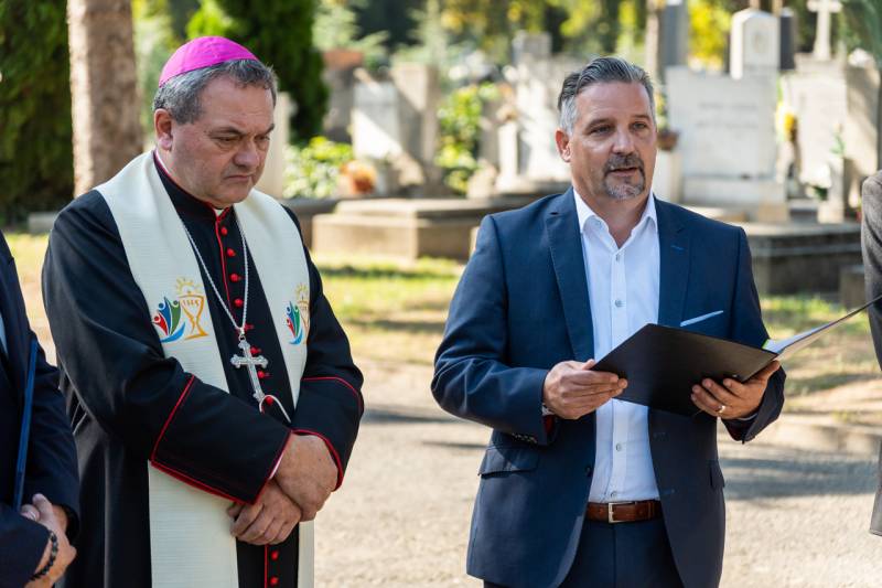 Szent Mihaly szobor_12.jpg